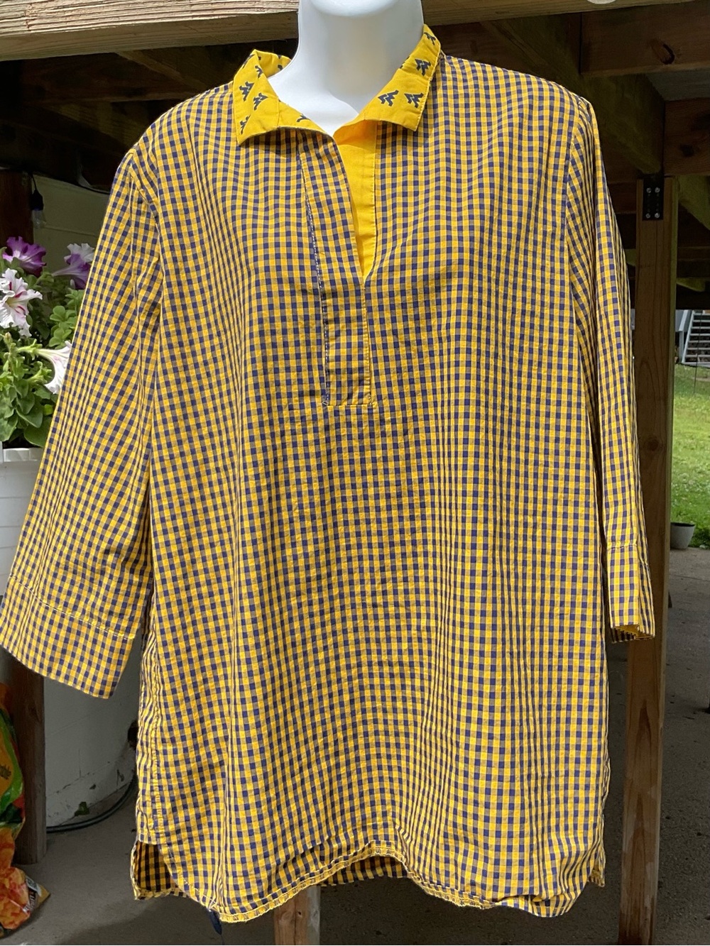 West Virginia University Mountaineers Gingham Collared Shirt XL